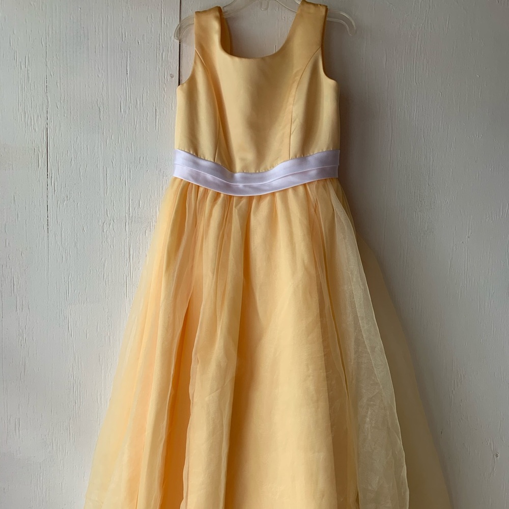 Beautiful Alfred Angelo girls dress, size 10